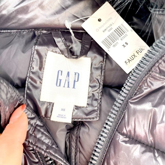 GAP Black Vest women’s size XS Hooded Faux Fur - Picture 5 of 14